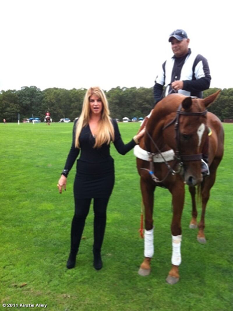 galleries/2011/09/18/charlie-sheen-and-other-celebrities-twitter-photos/twitpics-kirstie-alley_akhpcv