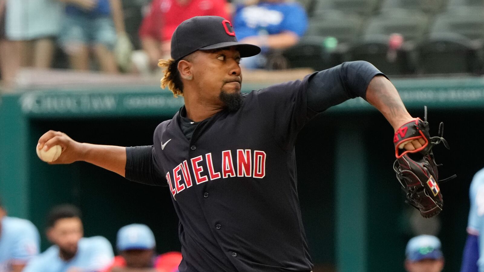 2021-10-03T222254Z_694713446_MT1USATODAY16886621_RTRMADP_3_MLB-CLEVELAND-INDIANS-AT-TEXAS-RANGERS_yqf28b