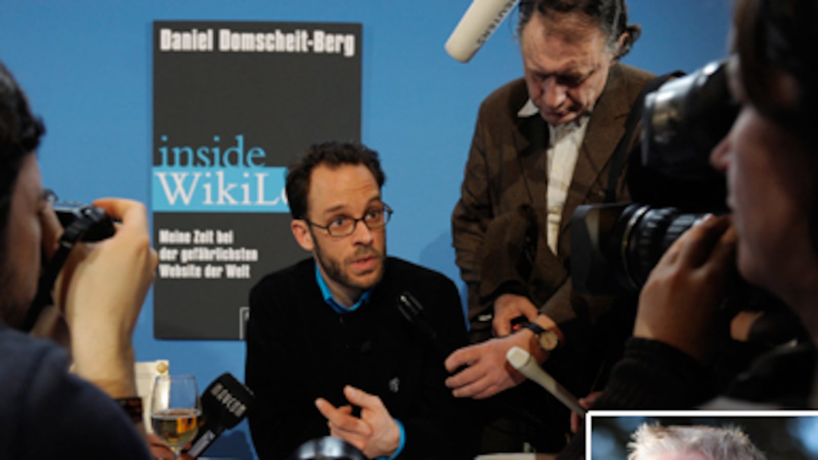 articles/2011/02/10/new-book-by-wikileaks-insider-blasts-julian-assange/shenon-wiki-book_159147_puovih