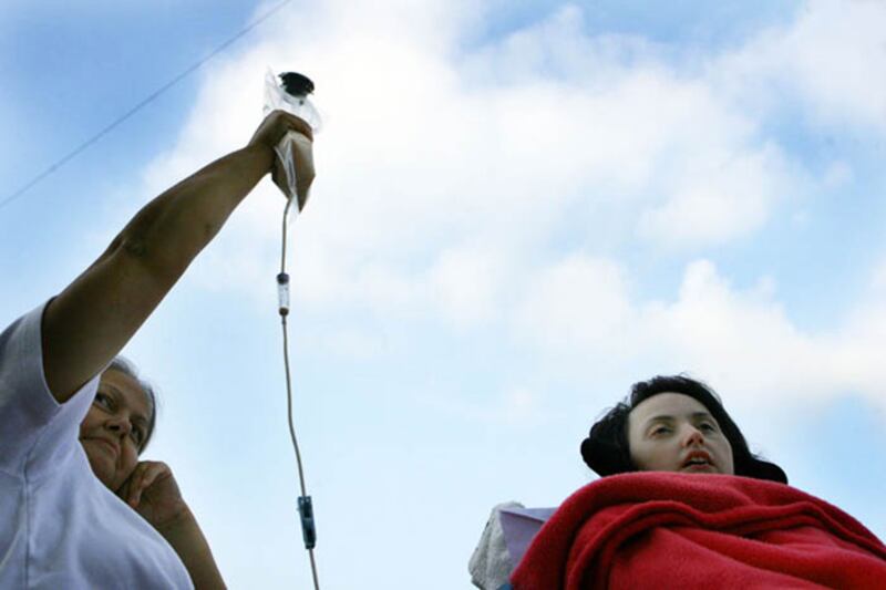 galleries/2009/10/15/inside-a-traveling-health-care-tent-city/allman-healthcare---4_g2fnjj