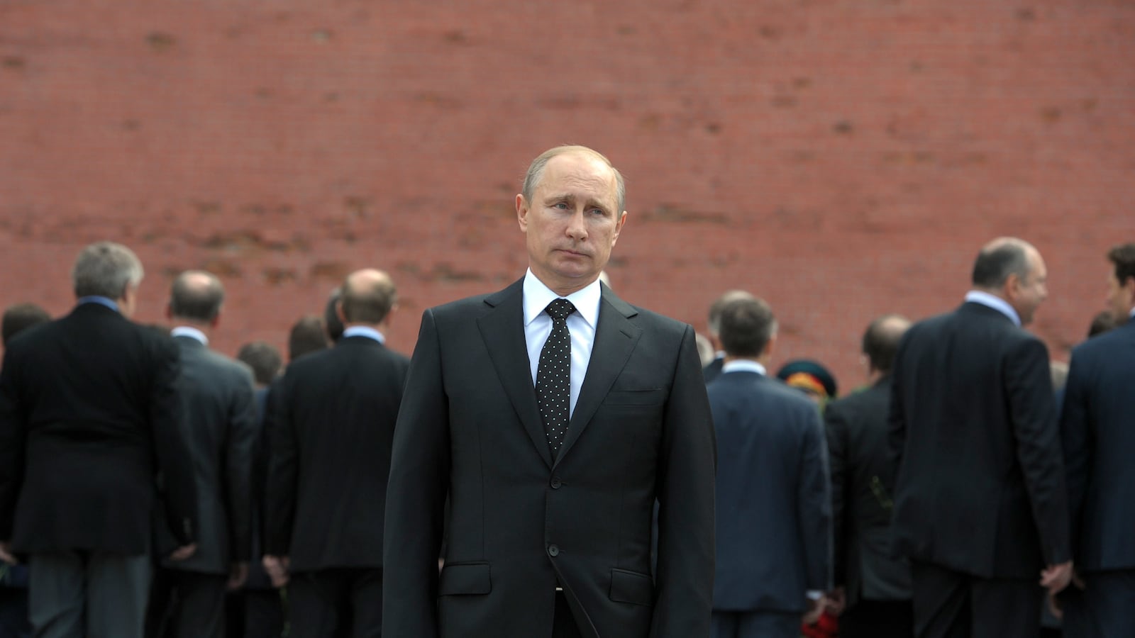articles/2014/06/25/putin-waves-a-white-flag-on-ukraine/140624-nemtsova-putin-tease_qodxdi