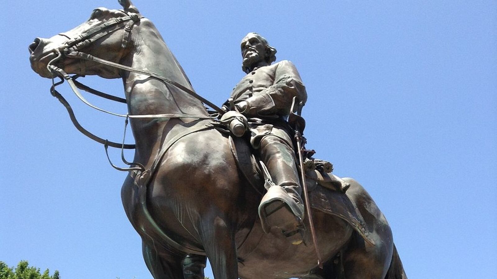 Nathan_Bedford_Forrest_Statue_w4yfkl