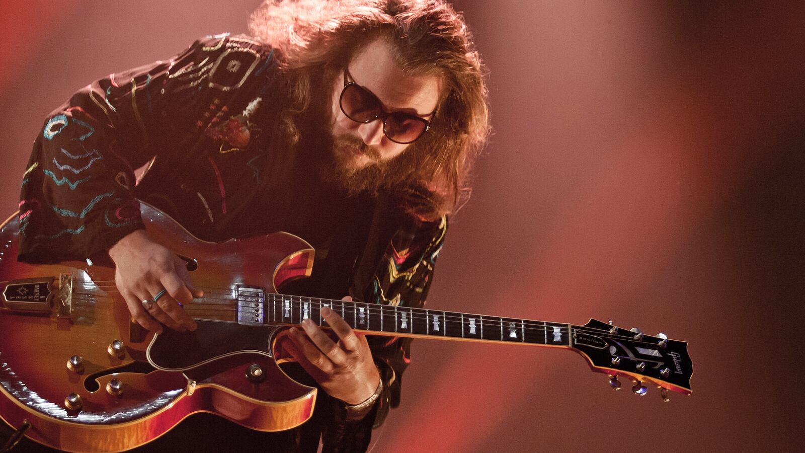 articles/2015/06/05/premiere-my-morning-jacket-s-new-video/150604-joiner-jacket-tease_inmacs