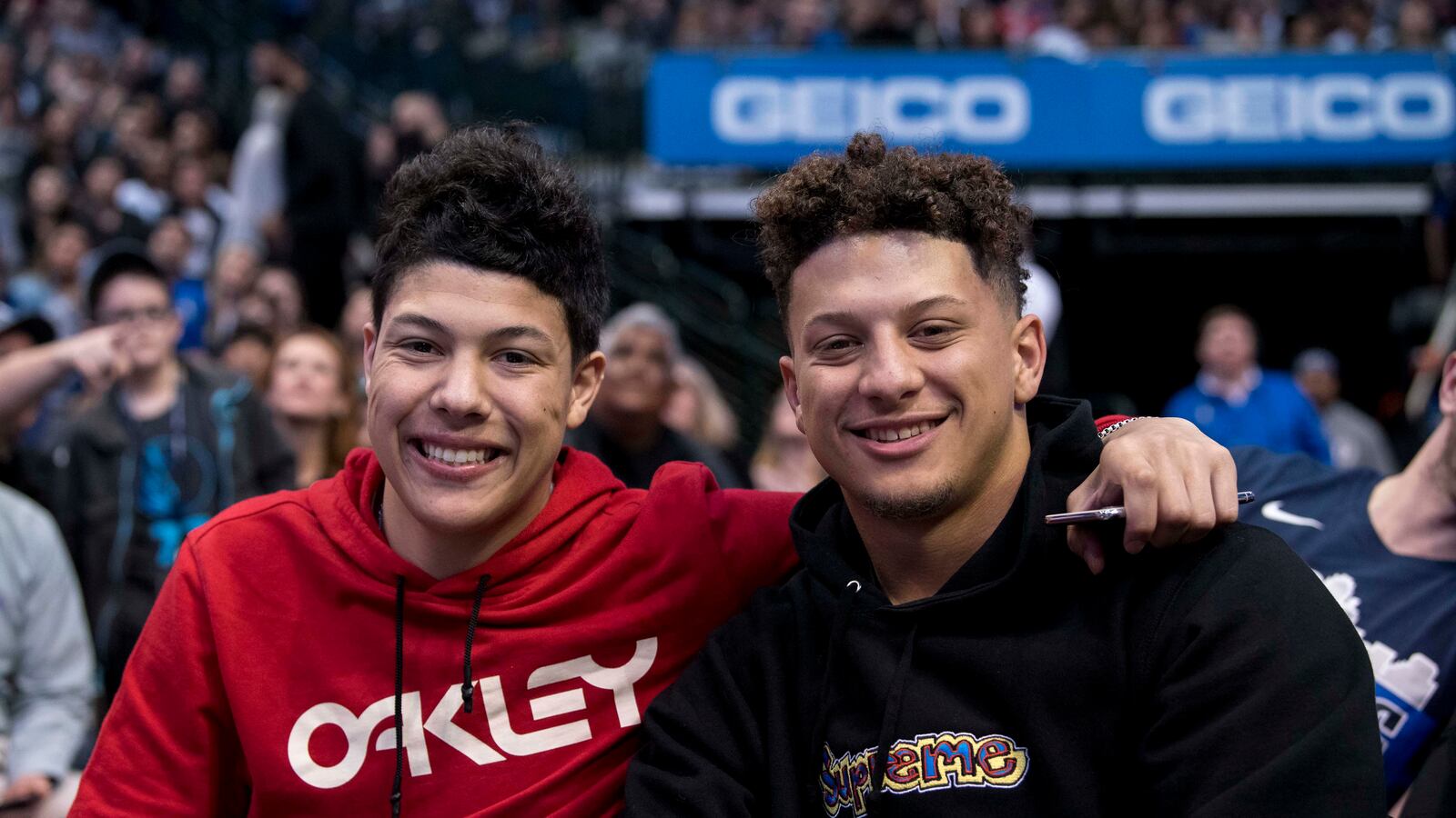 Jackson Mahomes (left) sitting with his arm around his brother, Patrick Mahomes (right).