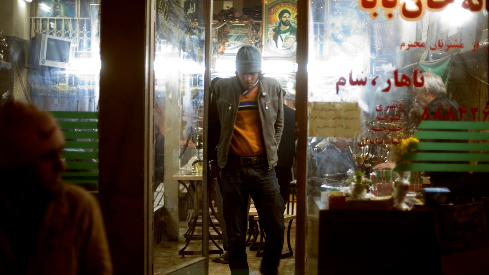 articles/2014/06/15/tehran-s-underground-speakeasies/140613-iranwire-speakeasy-tease_sguhad