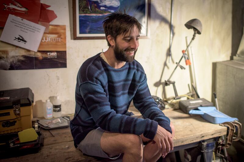 articles/2016/07/29/surfing-legend-kelly-slater-s-new-outerknown-takes-beach-wear-to-a-new-level/160728-brown-surf-style5-embed_ehnb5v