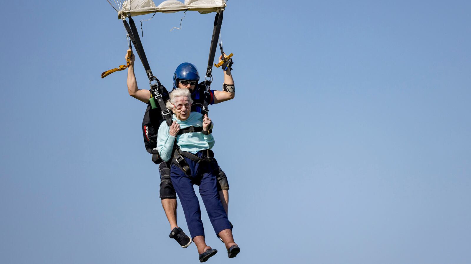 Dorothy Hoffner, 104, has died a week after becoming the oldest person in the world to skydive.