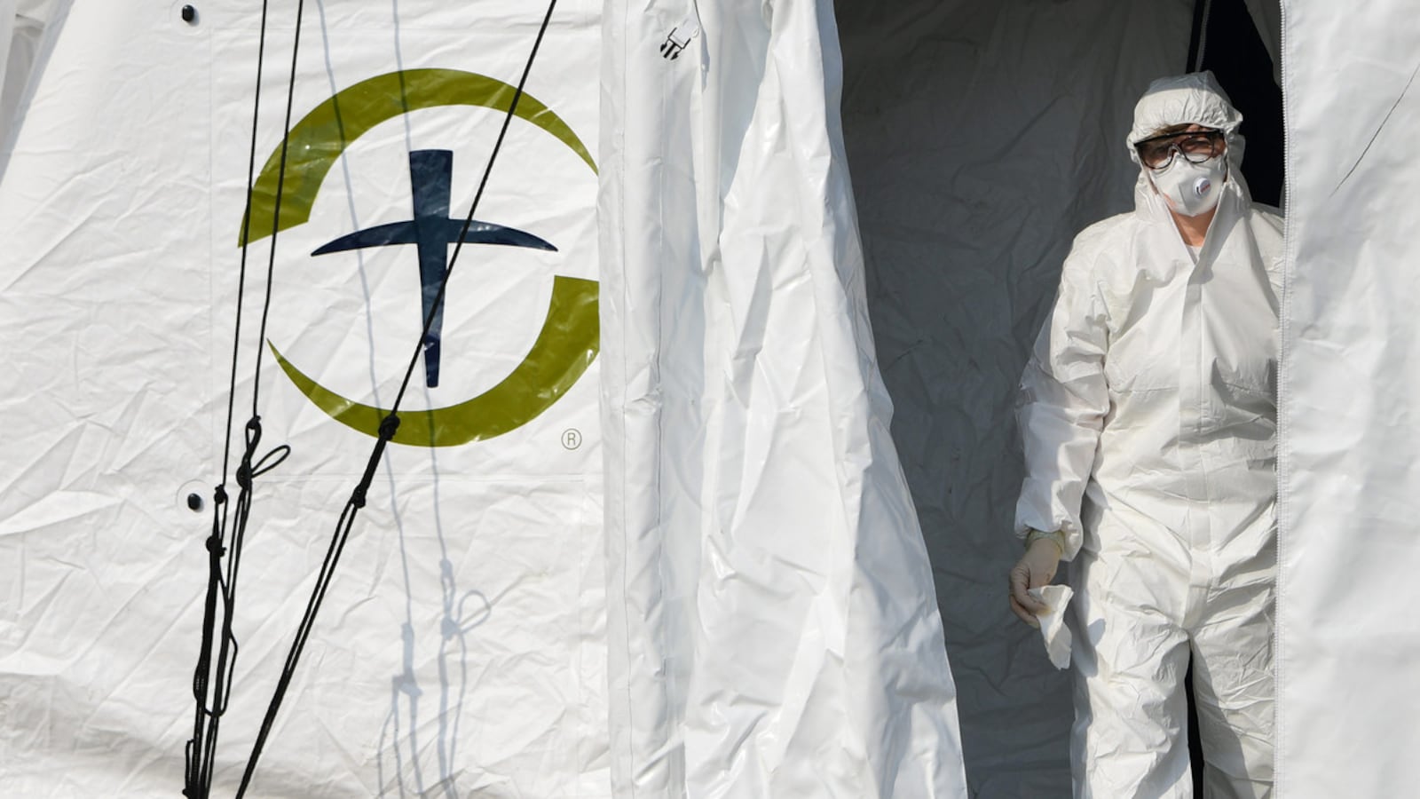 200322-nadeau-italy-coronavirus-lockdown-hero_ihk2cr