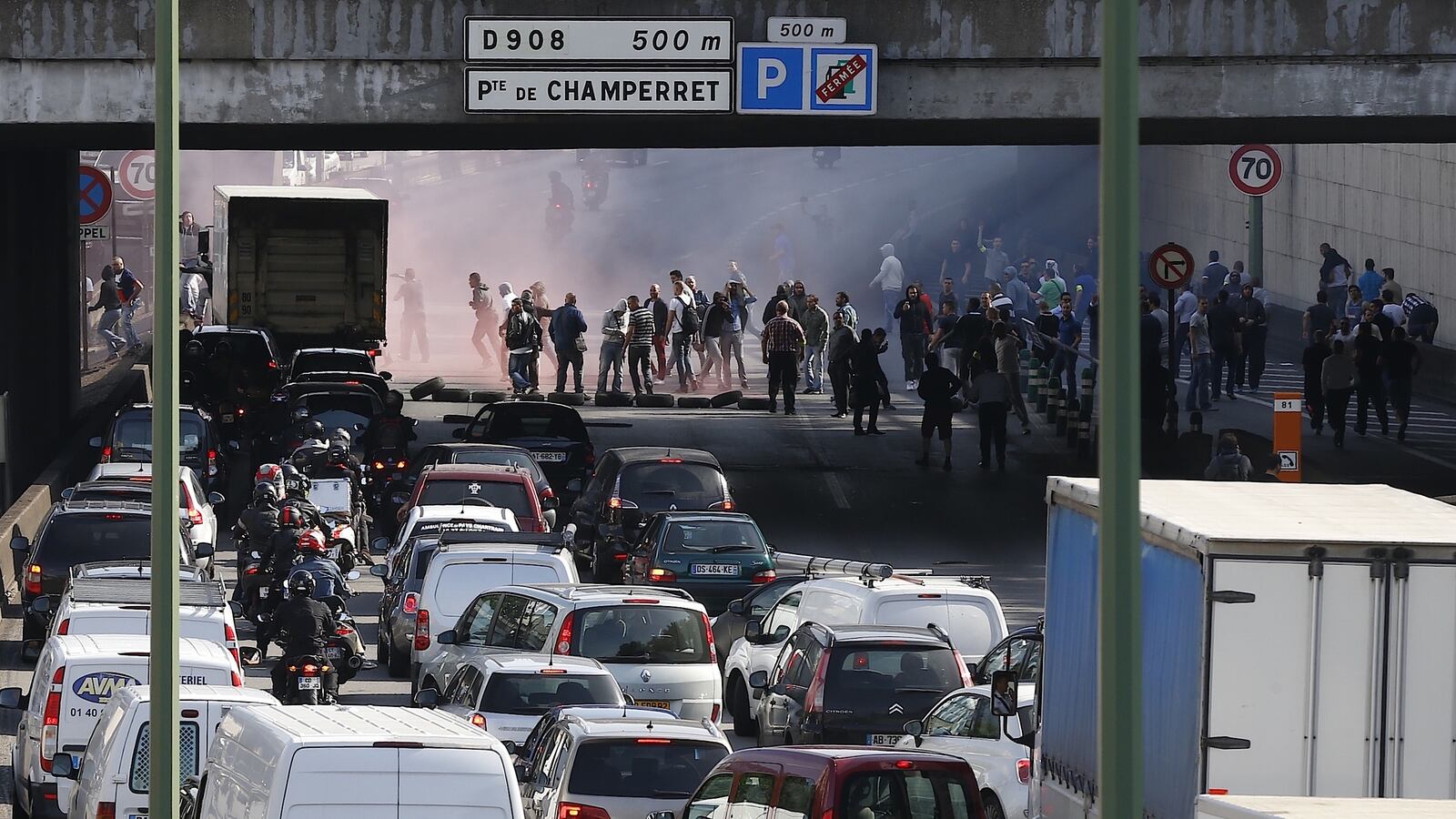 cheats/2015/06/26/hollande-uber-protests-unacceptable/150625-uber-riots-paris-cheat_mvqfwl
