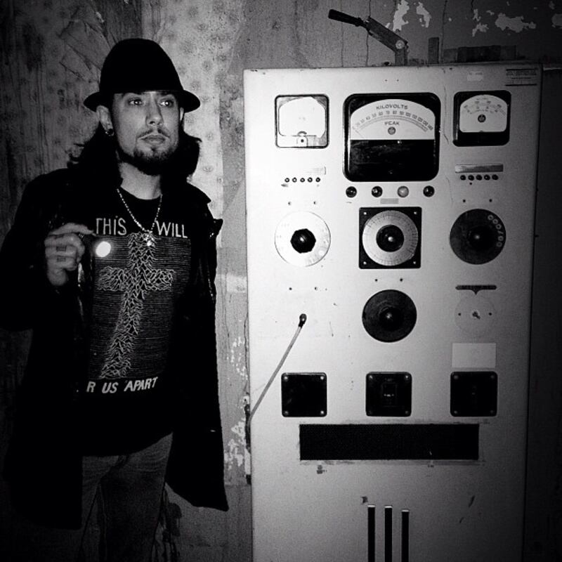 galleries/2012/12/02/miley-cyrus-selena-gomez-more-celebrity-twitter-pictures-photos/dave_navarro_wxmrle