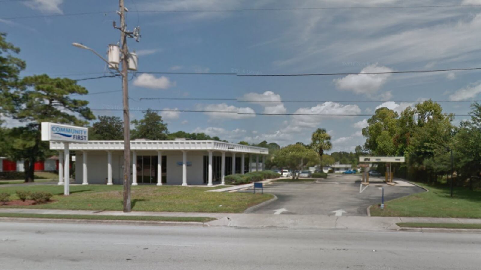 cheats/2016/12/01/cops-robber-takes-11-hostages-at-bank/161201-Jacksonville-hostages-cheat_tzv6vj