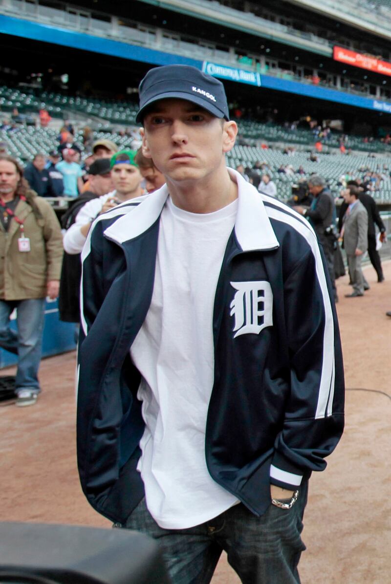 galleries/2012/10/27/eminem-zooey-deschanel-more-celebrity-world-series-fans-photos/eminem-celebrity-world-series-fans_bs3nc1