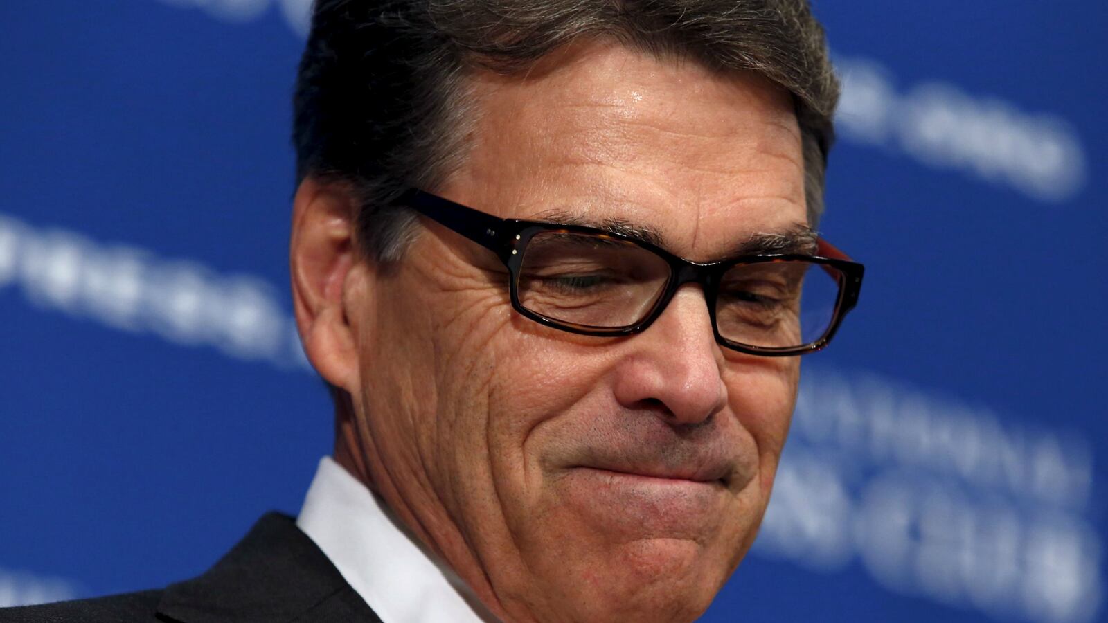cheats/2015/08/10/rick-perry-has-stopped-paying-s-c-staff/150804-perry-debate-cheat_jxq85v