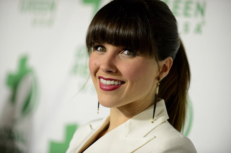 galleries/2013/04/25/ben-affleck-more-stars-live-on-1-50-a-day-for-poverty-vow-photos/130424-celeb-poverty-04_gnrnnz