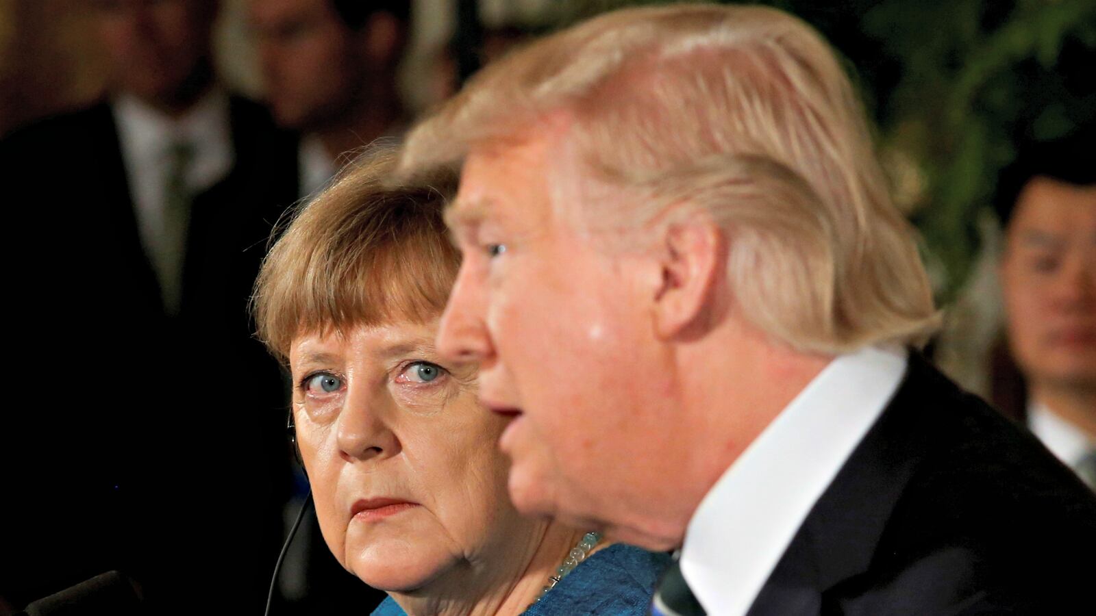 170525-trump-merkel-cheat_wym5so