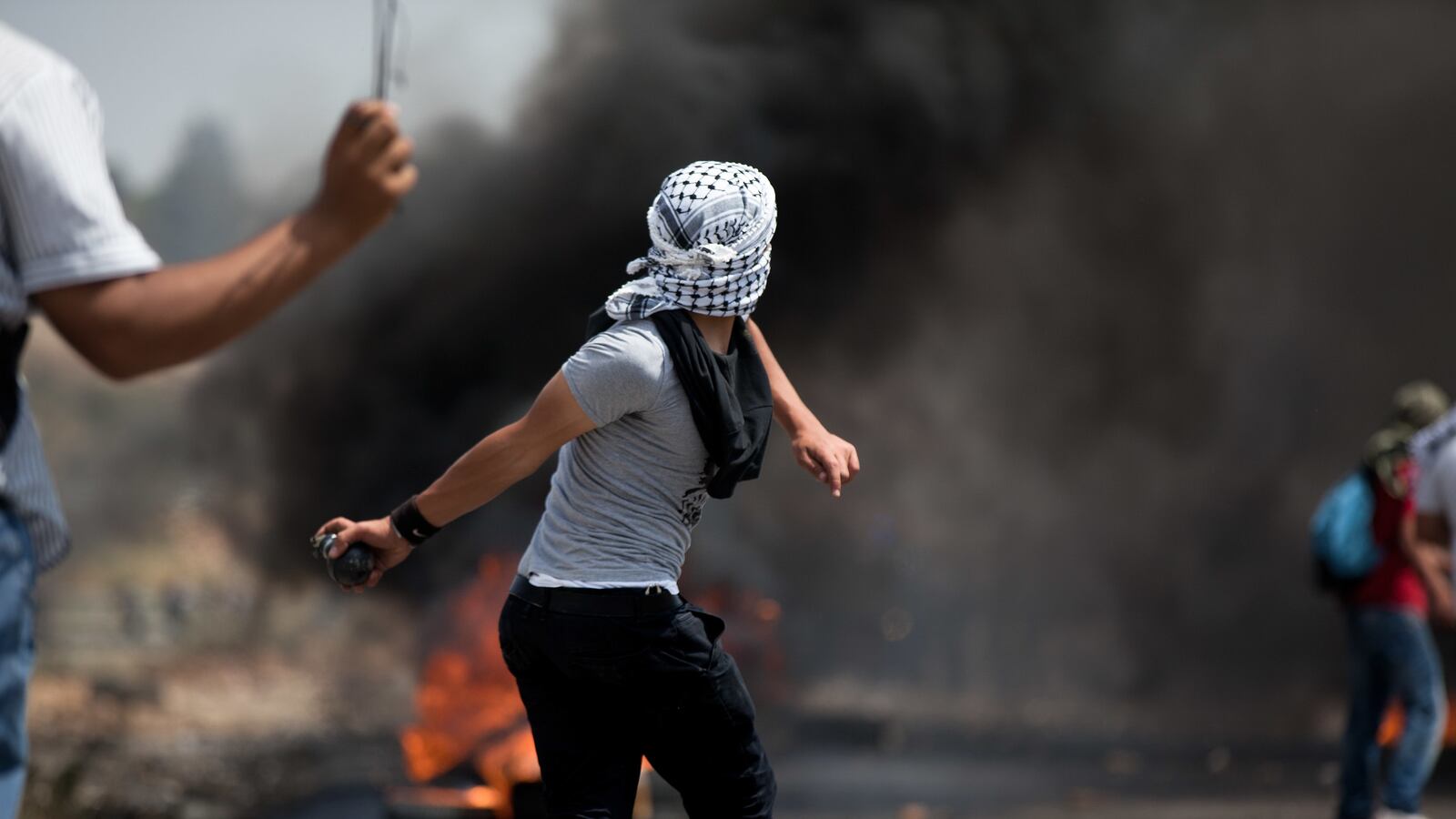 articles/2013/02/07/seeking-a-realistic-mature-discussion-about-settlements/144531011_copfpy