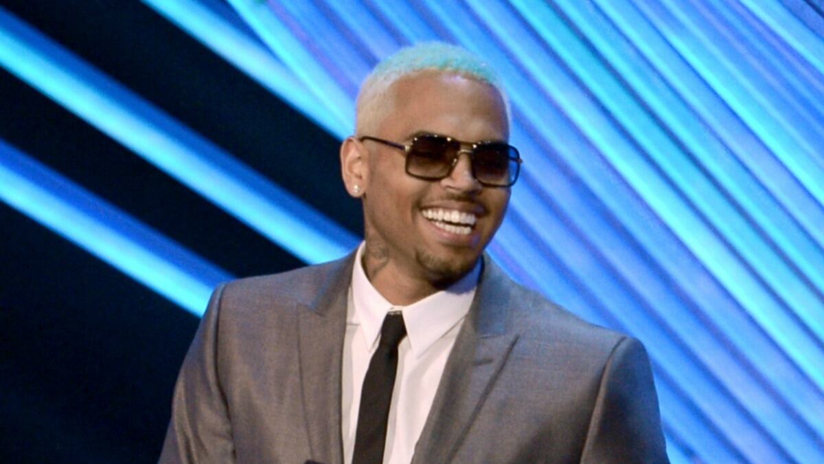 cheats/2012/09/06/chris-brown-beats-drake/chris-brown-vmas-cheat_yzsav9