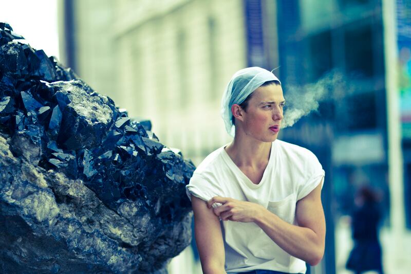 galleries/2011/06/26/john-galliano-to-givenchy-backstage-at-paris-fashion-week/mugler-kevin-tachman-0004_pjy7qy