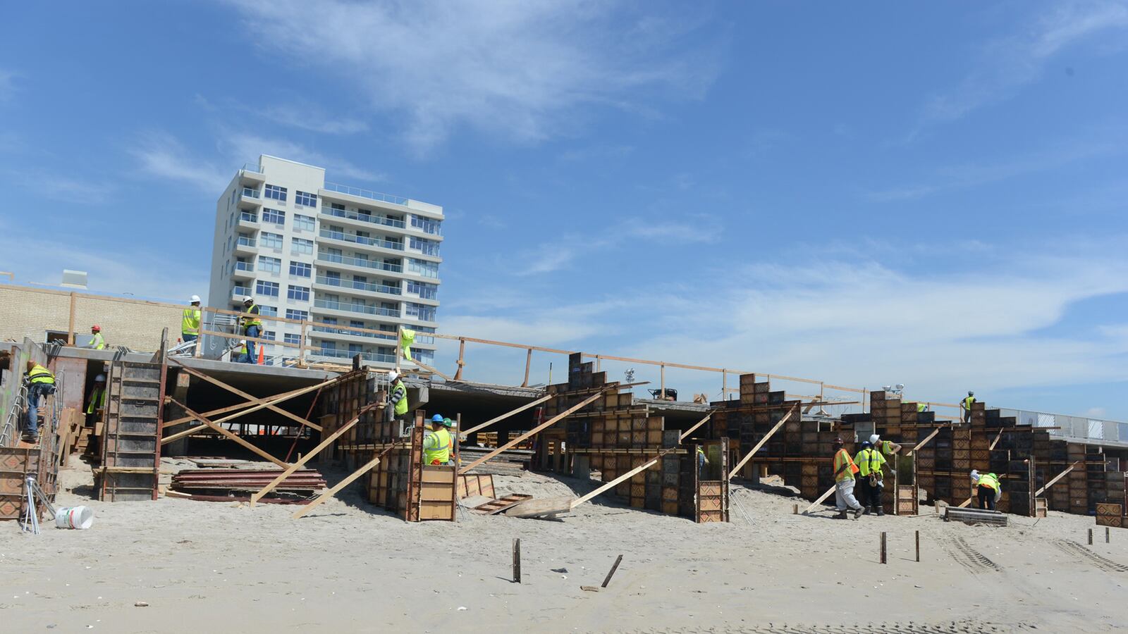 articles/2013/05/25/superstorm-who-sandy-s-hard-hit-beach-towns-reopen-for-business/130524-shapiro-beaches-tease_cqac4g