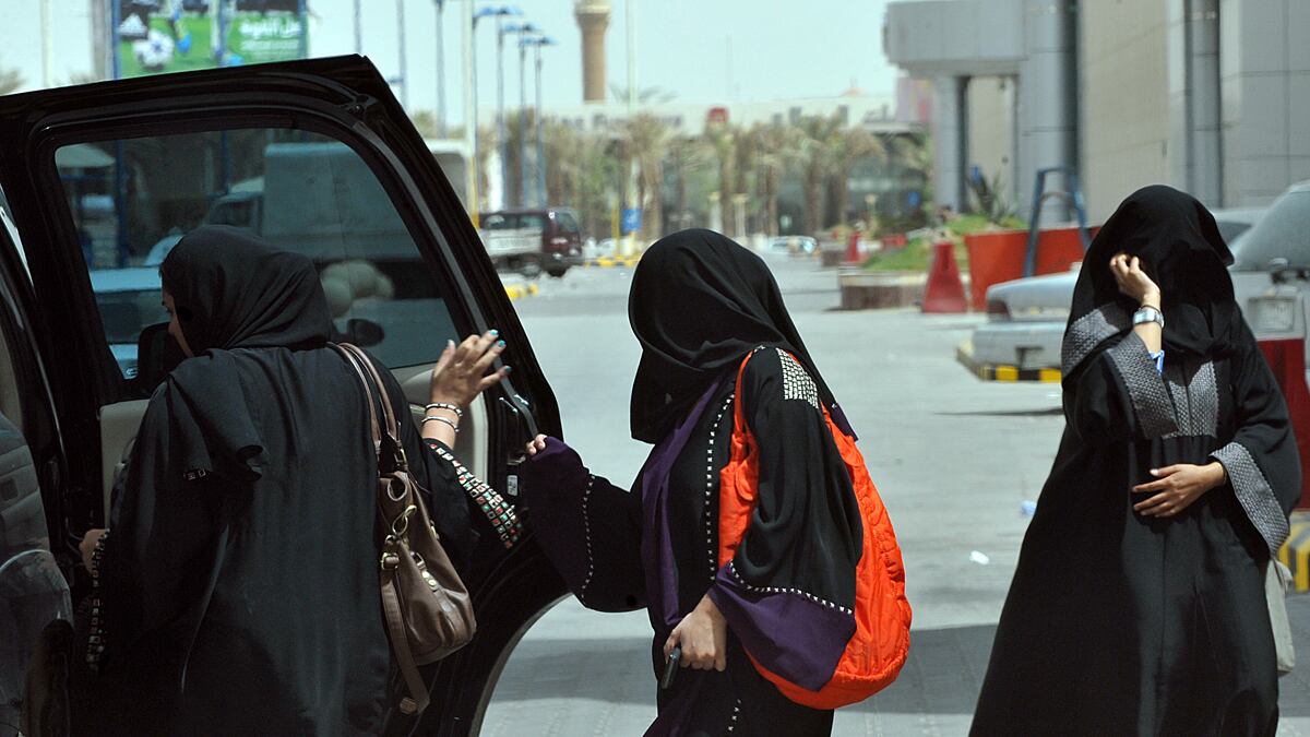 cheats/2011/06/17/saudi-women-drive-in-protest/saudi-arabia-women-driving-cars-rights-cheat_h3pjyt