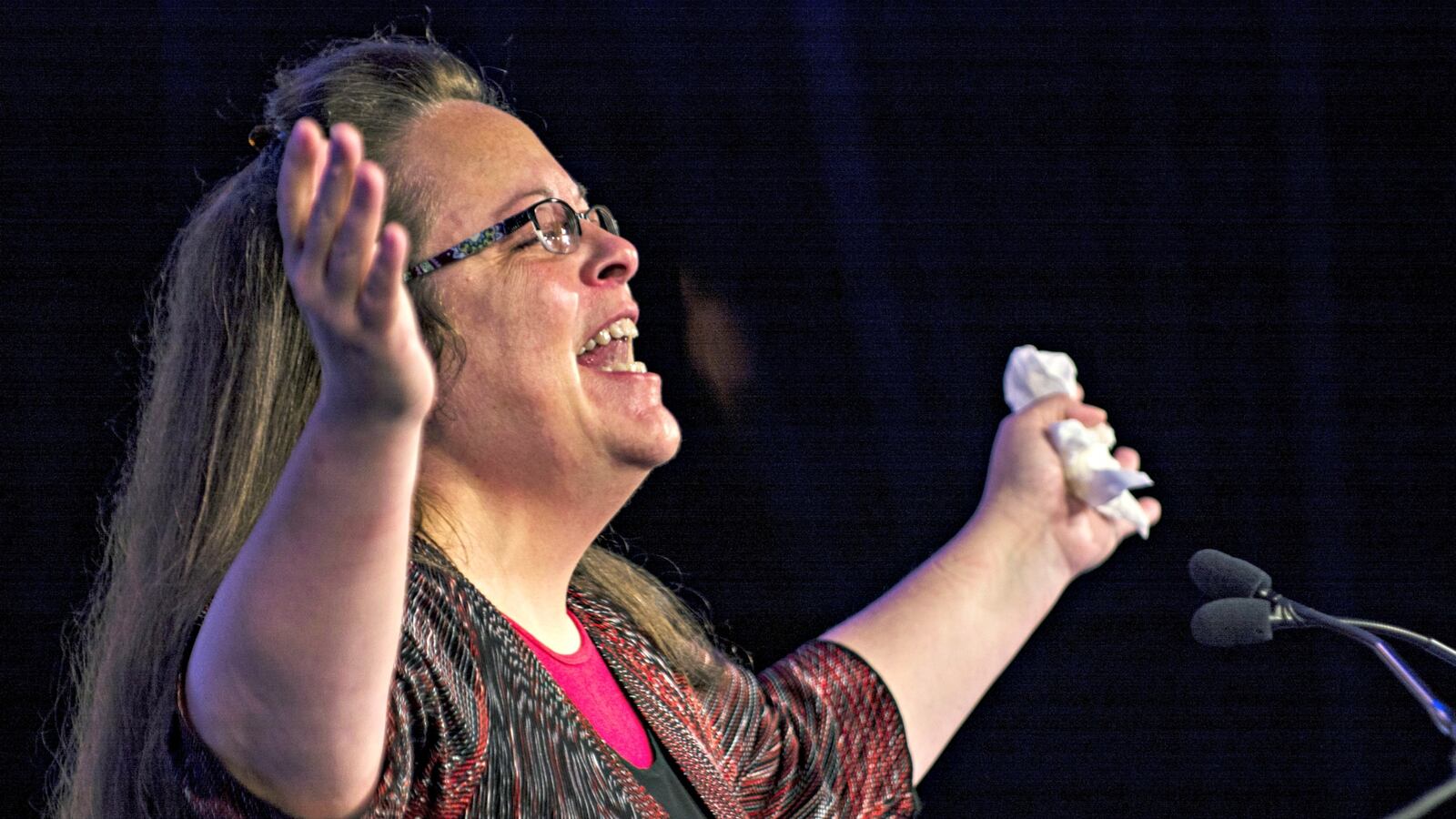 cheats/2016/06/21/kim-davis-asks-court-to-dismiss-her-case/160621-kim-davis-cheat_volwqx