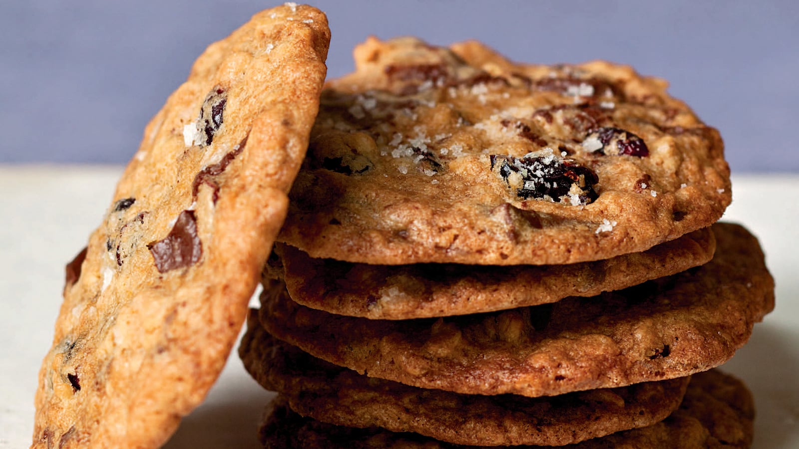 articles/2014/11/28/make-these-barefoot-contessa-salty-oatmeal-chocolate-chunk-cookies/141128-garten-recipe-cookies-tease_qlnzgj