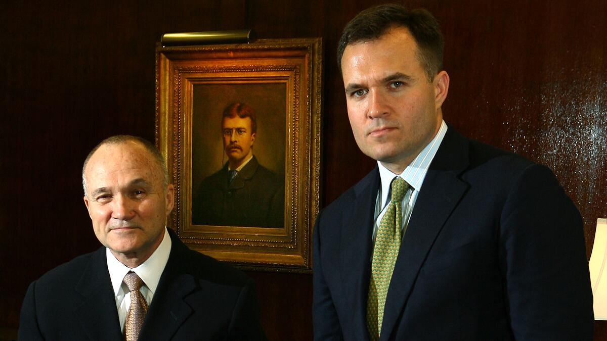 articles/2012/01/27/ray-kelly-s-bad-week-nypd-chief-sees-son-greg-accused-of-rape/ray-kelly-greg-kelly-alleged-rape-daly_oqswvn