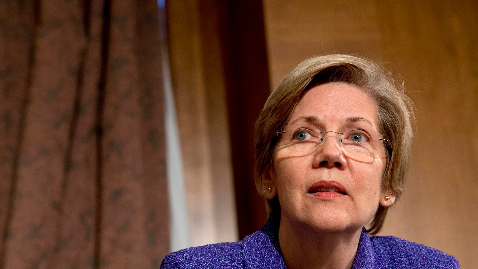 articles/2013/11/12/elizabeth-warren-fuels-2016-fire-with-anti-bank-speech/131112-clift-warren-tease_taobgq