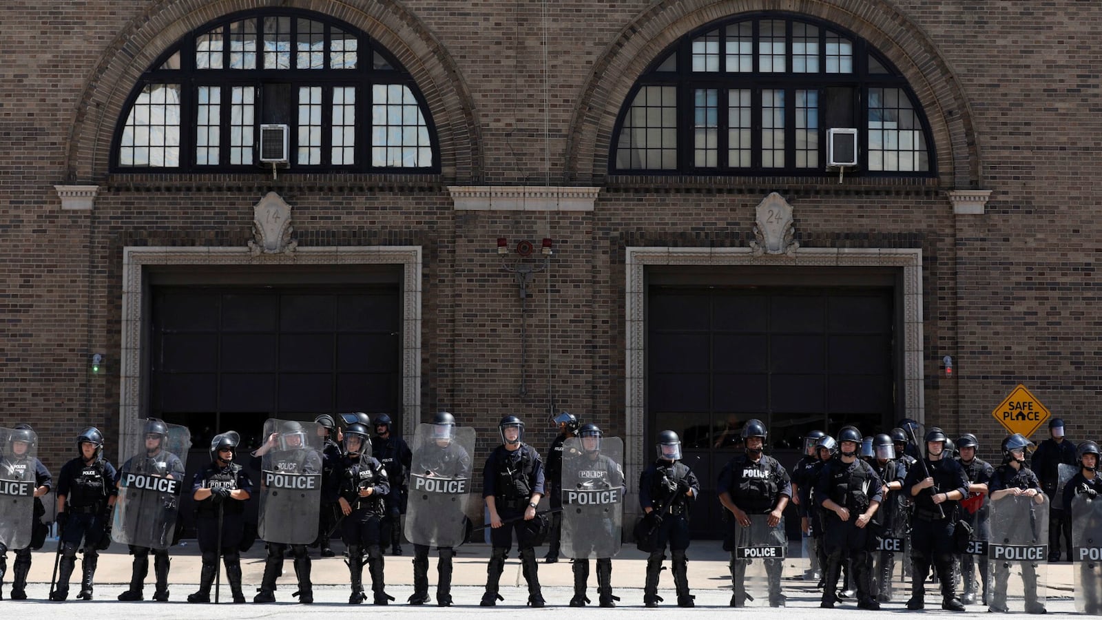 170915-stlouis-protest-cheat_yctj6g