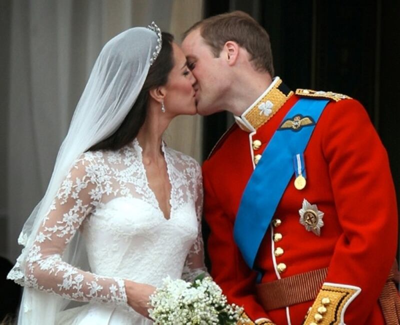 articles/2011/04/29/what-does-will-and-kate-s-kiss-say-about-their-sex-life/will-kate-kiss_efhcfl