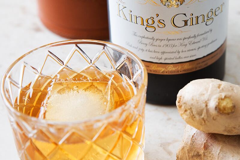 articles/2016/12/01/the-perfect-holiday-cocktails/161205-Reserve-King-Cocktail-tease_tttzf4