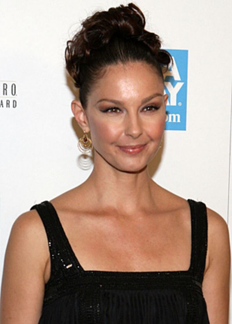 galleries/2010/01/19/who-gave-the-most-to-haiti/celehelp-haiti---judd_kmde99
