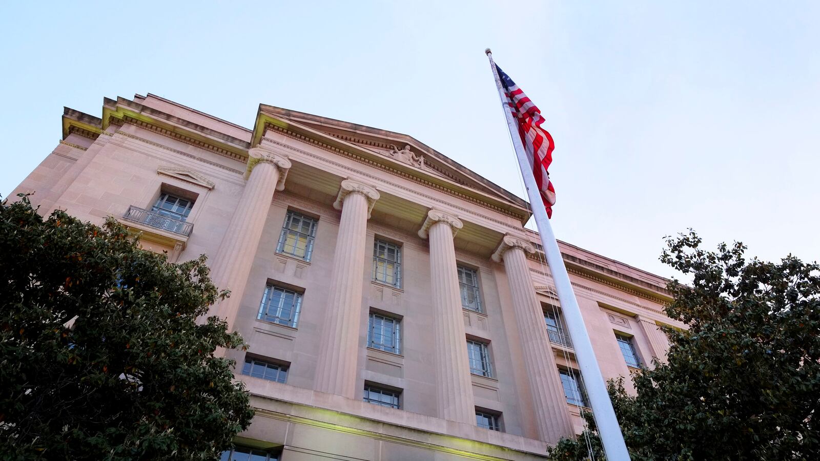 cheats/2013/06/10/justice-dept-investigating-snowden/130610-doj-investigates-snowden-cheat_asskpc