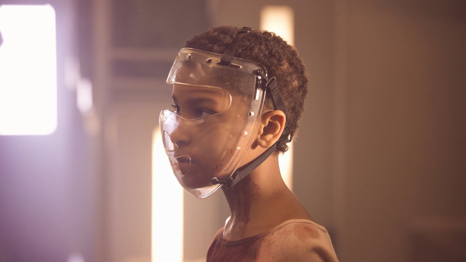 articles/2017/02/20/inside-the-best-zombie-movie-since-28-days-later/170217-schager-girl-gifts-tease_txc5je