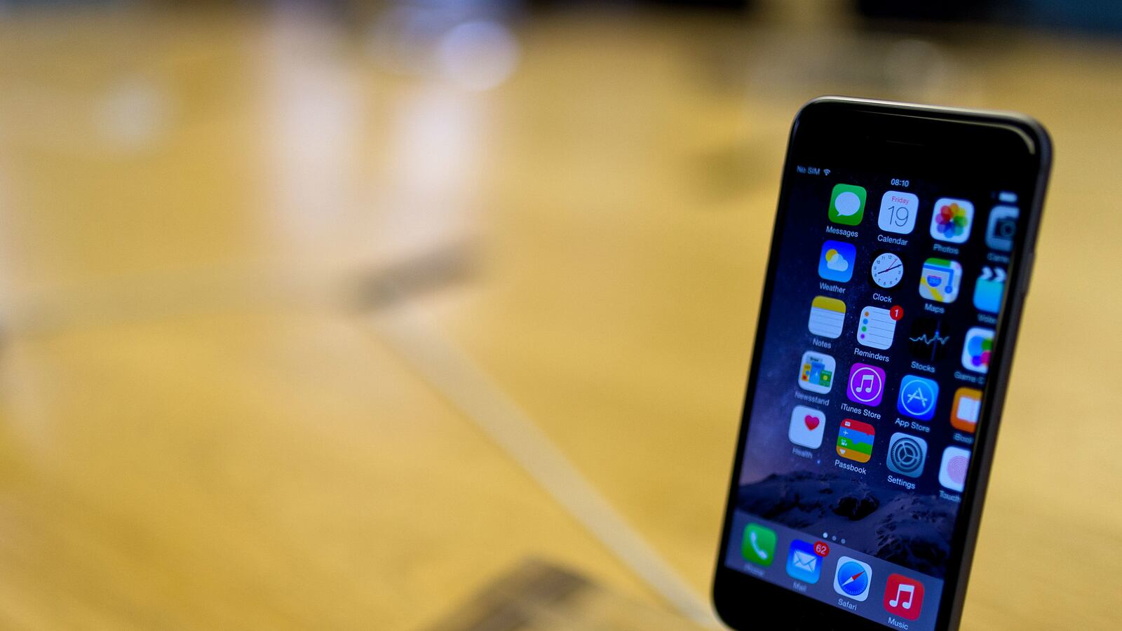 cheats/2014/09/23/new-iphones-hit-record-10-million-sales/140923-iPhone6-cheat_s8gsj5