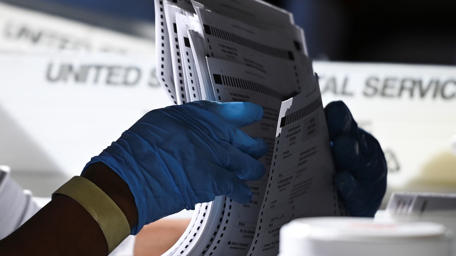 2020-11-04T204820Z_1280510229_RC2KWJ9J16JU_RTRMADP_3_USA-ELECTION-GEORGIA_whv5vu