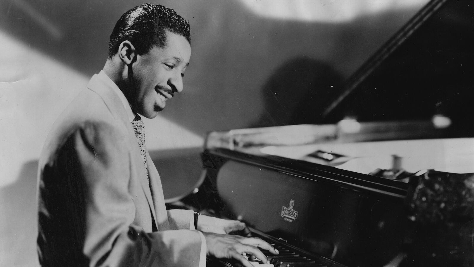 articles/2015/09/01/exclusive-hear-bernie-s-tune-an-unreleased-erroll-garner-track/150901-joiner-Erroll-Garner-tease_tst3wz