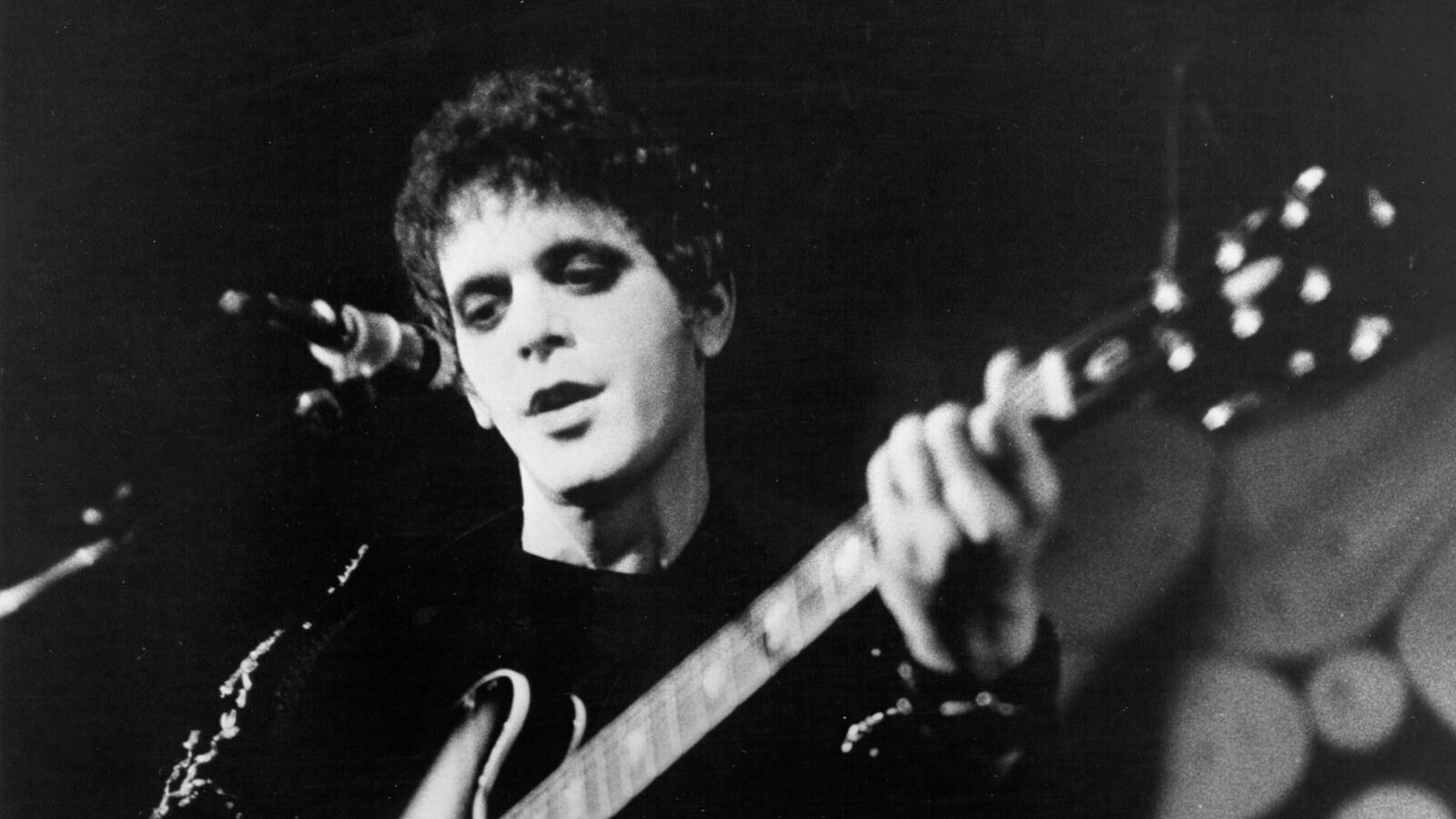 articles/2013/10/27/lou-reed-dead-at-71-his-life-in-music/131027-lou-reed-playlist-tease_oxfply