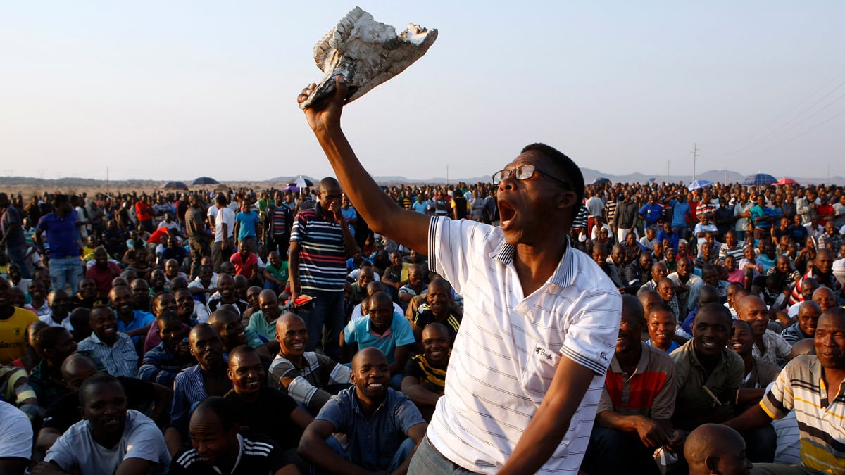cheats/2012/09/04/violence-at-new-s-african-mine/mine-protest-south-africa-cheat_vfrvxa