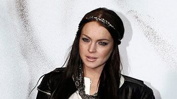 cheats/2010/03/09/lindsay-lohan-sues-e-trade/lindsay-sues-e-trade_rdewoq