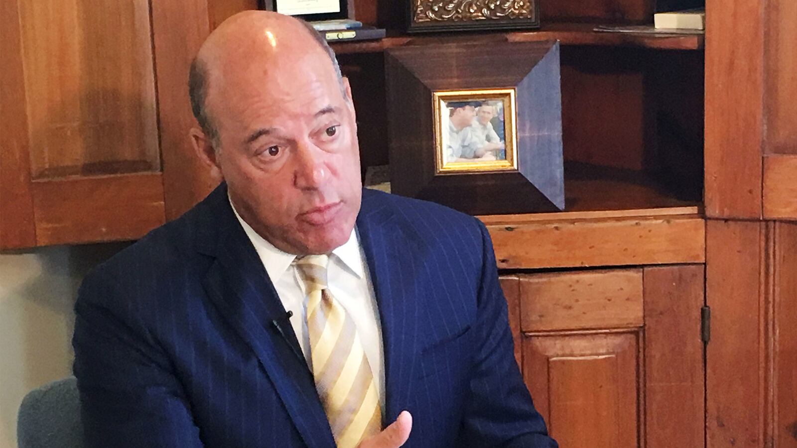 articles/2017/01/06/ari-fleischer-i-was-nearly-shot-at-ft-lauderdale-airport/170107-Weinstein-Ari-flesicher-tease_oghyzn