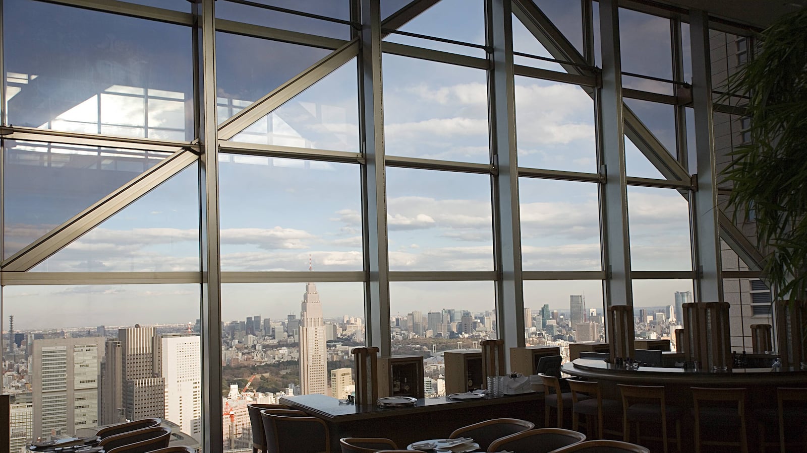 articles/2014/03/11/chef-ooe-is-rehabbing-fukushima-s-food-scene-at-the-park-hyatt-tokyo/140310-presser-toyko-chef_fp2m5p