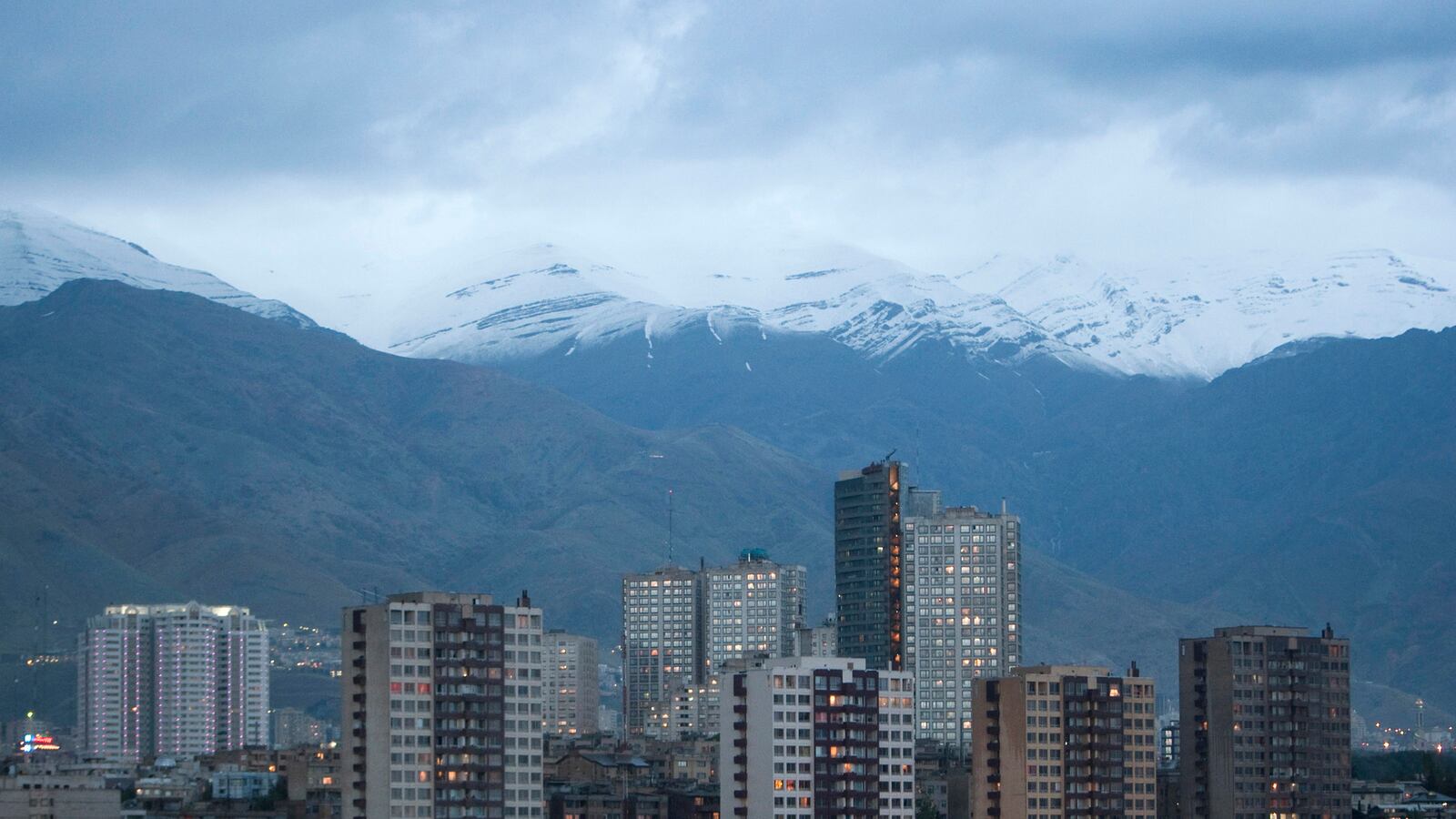 articles/2013/10/28/this-week-s-hot-reads-october-28-2013/131029-hot-reads-tehran-tease_ol8czm