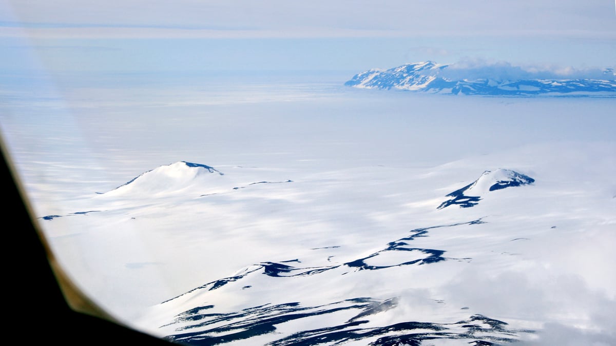 cheats/2011/10/17/sick-south-pole-worker-evacuated/ill-worker-stranded-south-pole-cheat_tsgtah