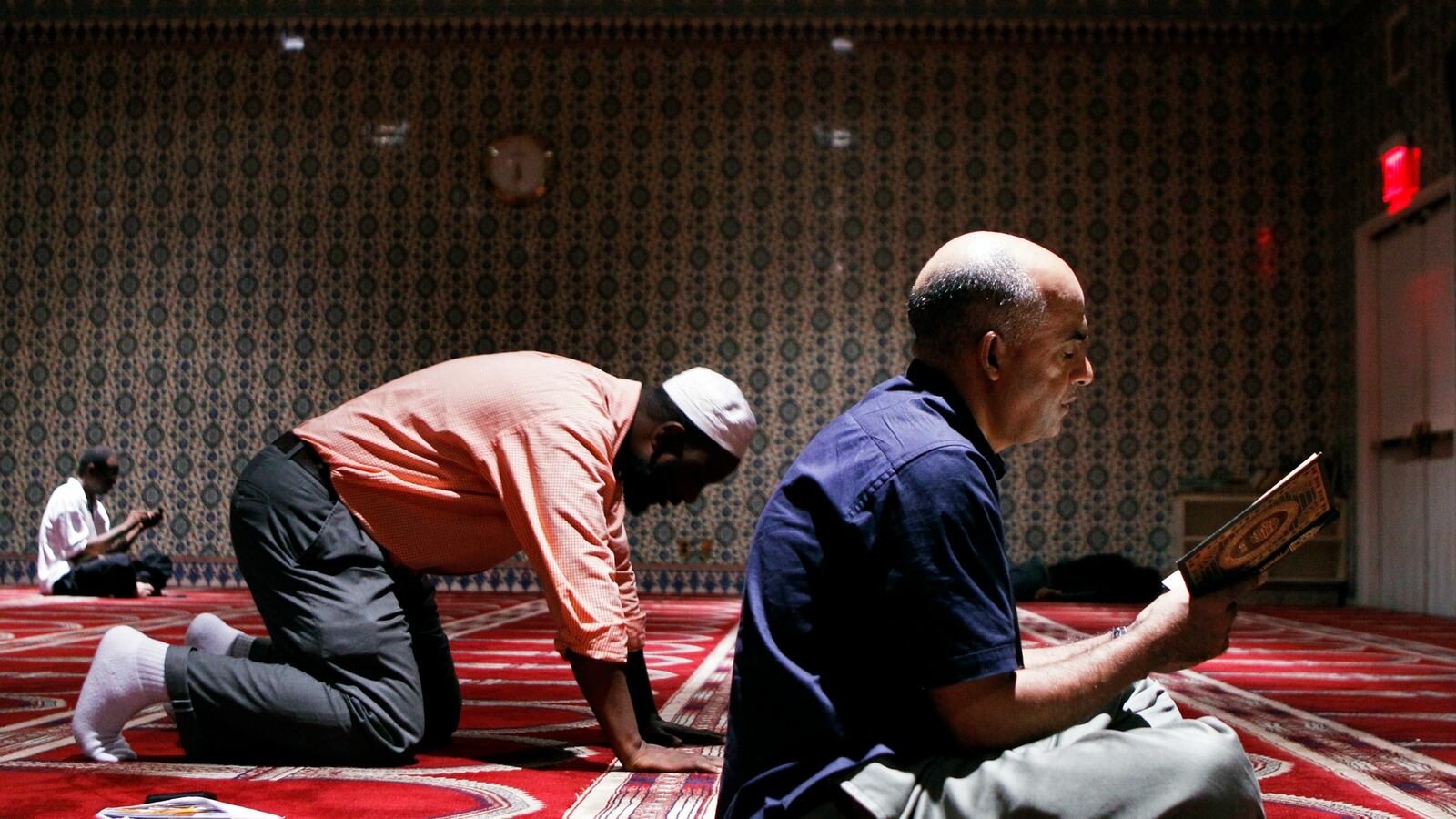 cheats/2015/12/31/poll-more-americans-want-to-protect-christians-than-muslims/151231-muslim-nyc-cheat_w7m22d