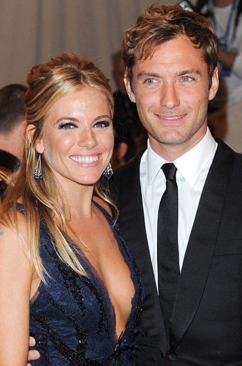 galleries/2010/08/23/on-set-romance/on-set-romance---law-miller_mfzhli