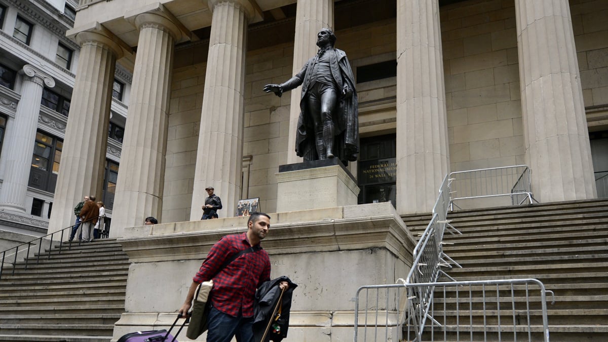 cheats/2012/10/29/futures-decline-as-sandy-shuts-markets/hurricane-wall-street-closed-futures-decline-cheat_tdt6wg