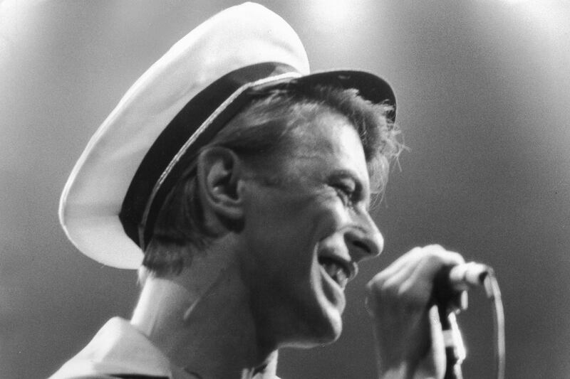 galleries/2016/01/11/david-bowie-style-icon-photos/160111-david-bowie4_bdf6rs