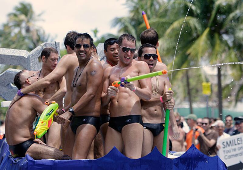 galleries/2010/07/19/gayest-cities/gay-cities---miami_jdnvnu