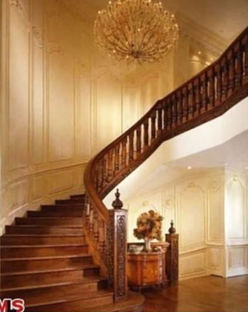 galleries/2010/08/04/the-house-where-michael-jackson-died/where-jacko-died---13_ifjwsk